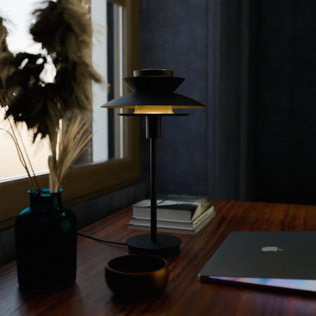 LÃMPARA SOBREMESA DINA. NEGRO MATE, INTERIOR DORADO.