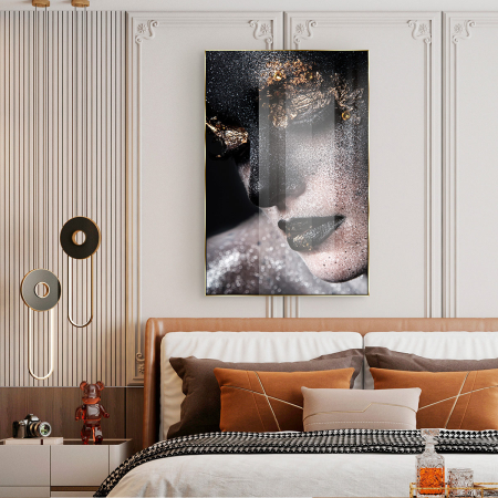 CUADRO MARCO DORADO, FOTO CRISTAL TEMPLADO 120*80 CM. CHICA DORADA