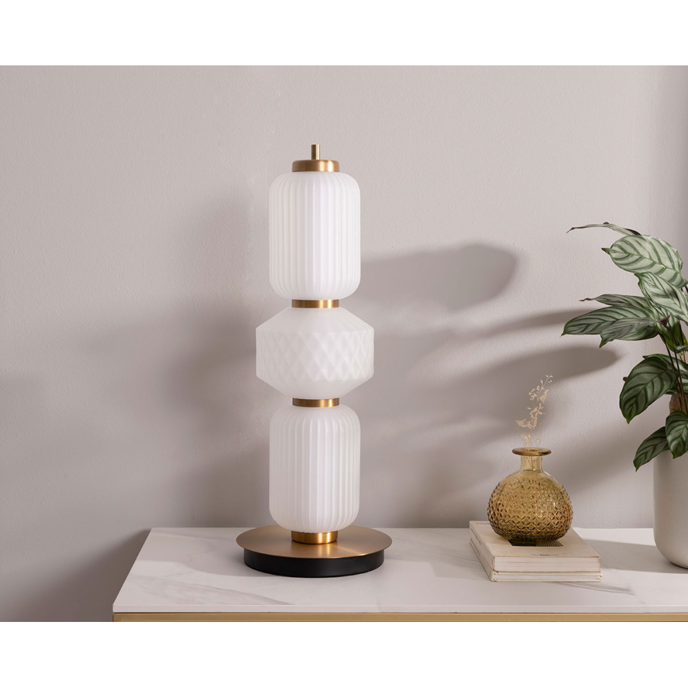 LÁMPARA SOBREMESA BOHEME. CRISTAL TALLADO BLANCO MATE Y DORADA