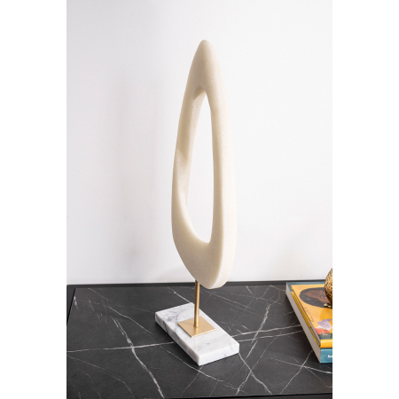 Escultura polyresina efecto piedra blanca, base metal dorado y mármol blano. 18x53x8 cm