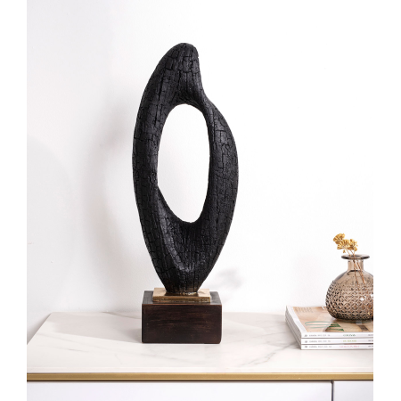 Escultura polyresina efecto madera carbonizada negra, base dorado y negro. 18x50x12 cm