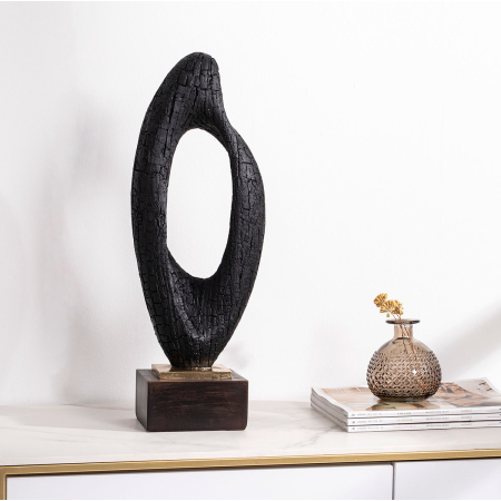 Escultura polyresina efecto madera carbonizada negra, base dorado y negro. 18x50x12 cm
