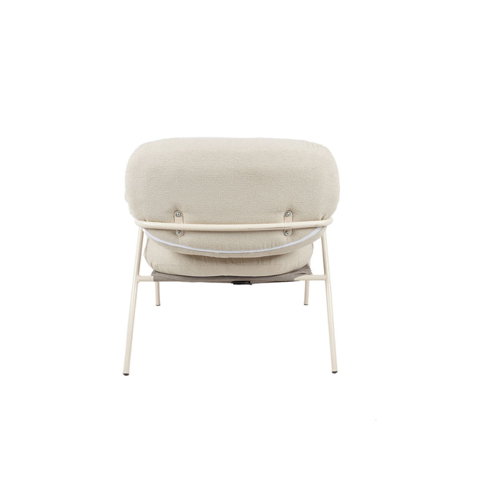 BUTACA HYDE. TAPIZADO BEIGE CLARO, PATAS METAL BLANCO. 73*83*77 CM