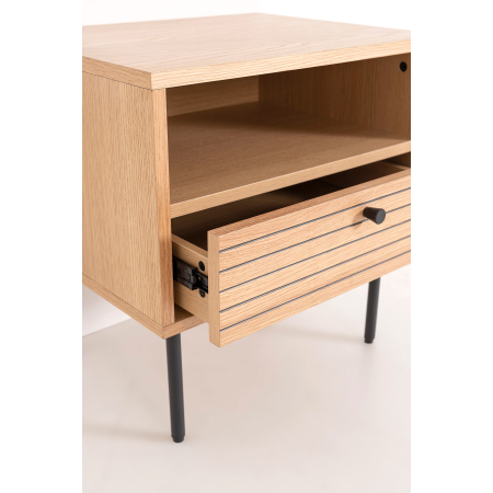 MESITA NELA 2 CAJ. CHAPA DE
ROBLE Y DM NEGRO. 
PATAS METAL NEGRO.