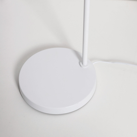 LÁMPARA DE SUELO DE METAL NEGRO.  28*20,5*140 CM