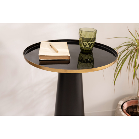 MESA AUXILIAR 71*40*40 CM. BASE METAL ESMALTADO NEGRO CON RIBETE DORADO EN TAPA