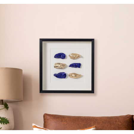 CUADRO VITRINA MARCO NEGRO Y OSTRAS DORADAS Y AZUL. 50*50 CM