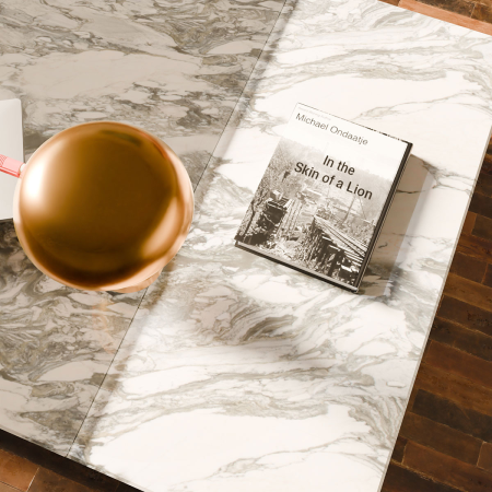 LÁMPARA PORTATIL METAL DORADO, RECARGABLE CON CABLE USB. 21*19 CM (4 POSICIONES LUZ)