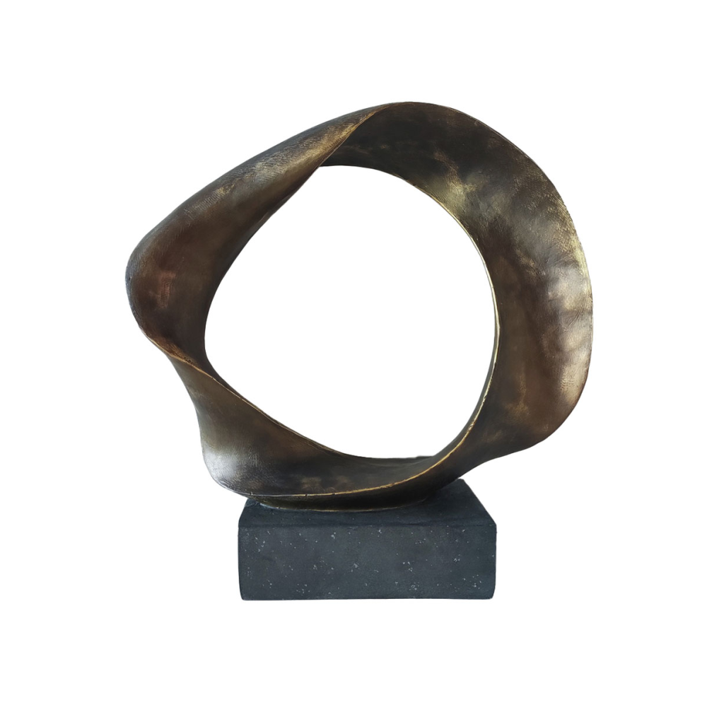 Escultura polyresina cinta circular oro viejo y base negro. 56x57x15cm