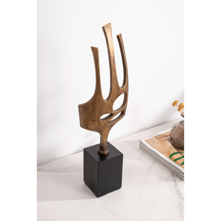 Escultura polyresina, oro envejecido, base negro. 13x45x8 cm