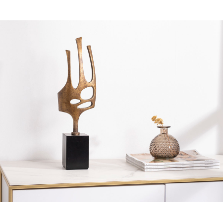 Escultura polyresina, oro envejecido, base negro. 13x45x8 cm