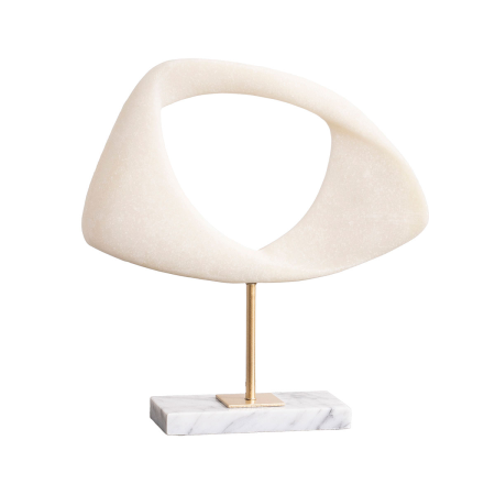 Escultura polyresina efecto piedra blanca, base metal dorado y mármol blano. 31x33x8 cm