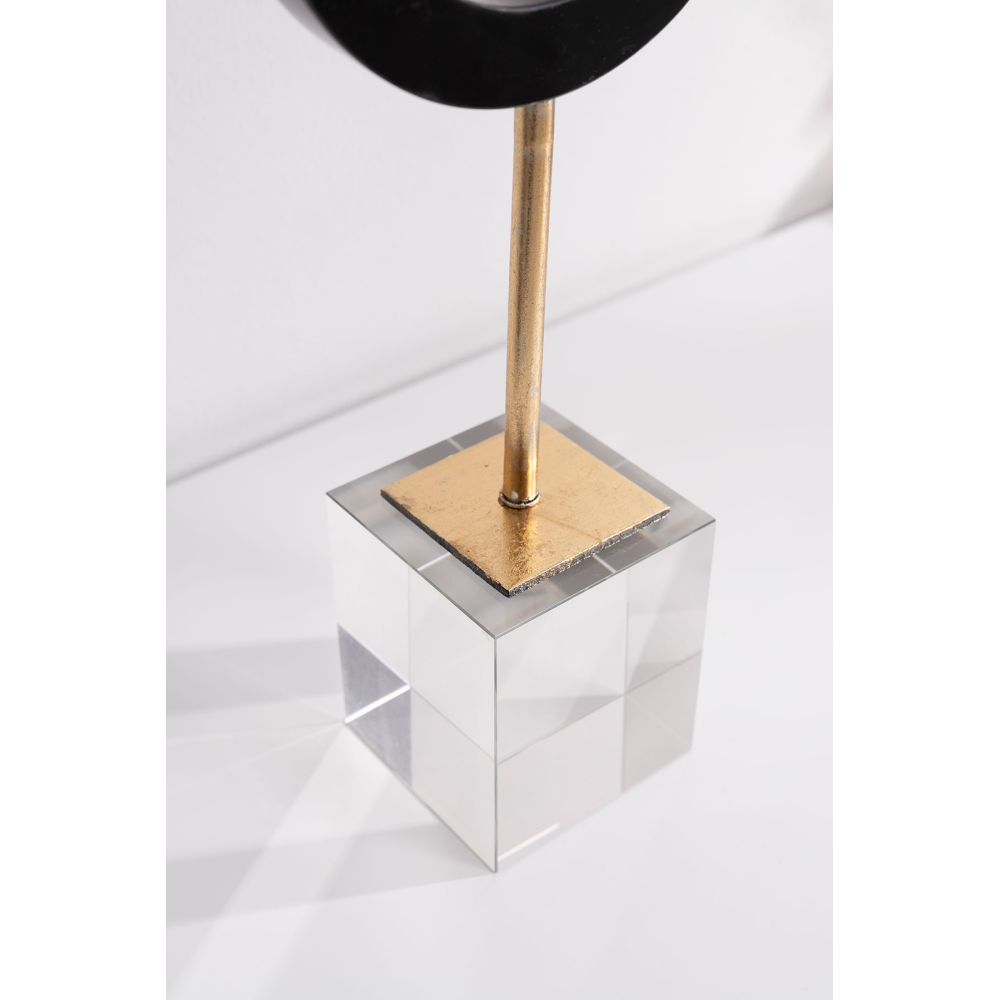 Escultura circulo mármol negro, pie dorado con base metraquilato transparente. 12x31x7 cm