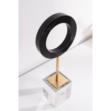 Escultura circulo mármol negro, pie dorado con base metraquilato transparente. 12x31x7 cm