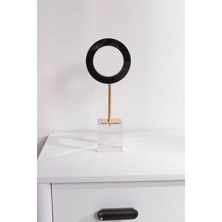 Escultura circulo mármol negro, pie dorado con base metraquilato transparente. 12x31x7 cm