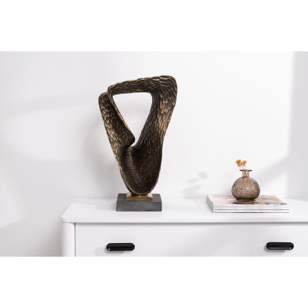 Escultura polyresina, figura efecto bronze y pie efecto piedra gris. 30x50x20 cm