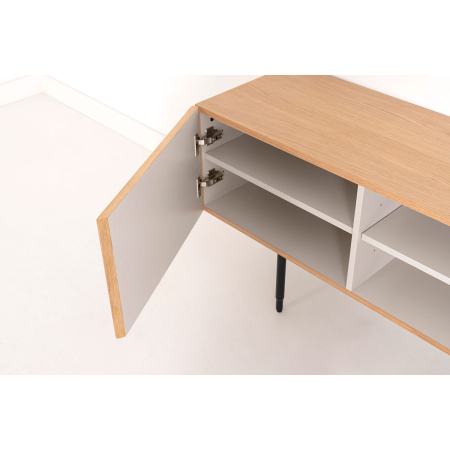 MUEBLE TV KALMAR. CHAPA DE ROBLE NATURAL Y MELAMINA AQUAMARINA.
PATAS METAL NEGRO.