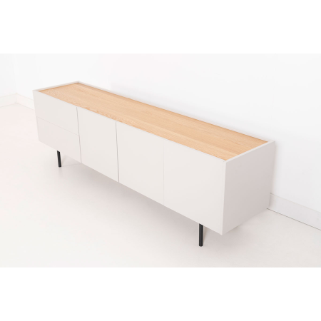 MUEBLE TV POL. 
LACADO GRIS PIEDRA Y CHAPA DE ROBLE. PATAS METAL
NEGRO