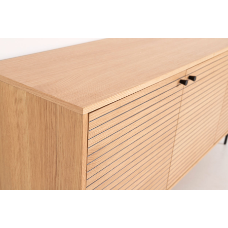 APARADOR NELA. CHAPA DE ROBLE Y DM NEGRO. 
PATAS METAL NEGRO.